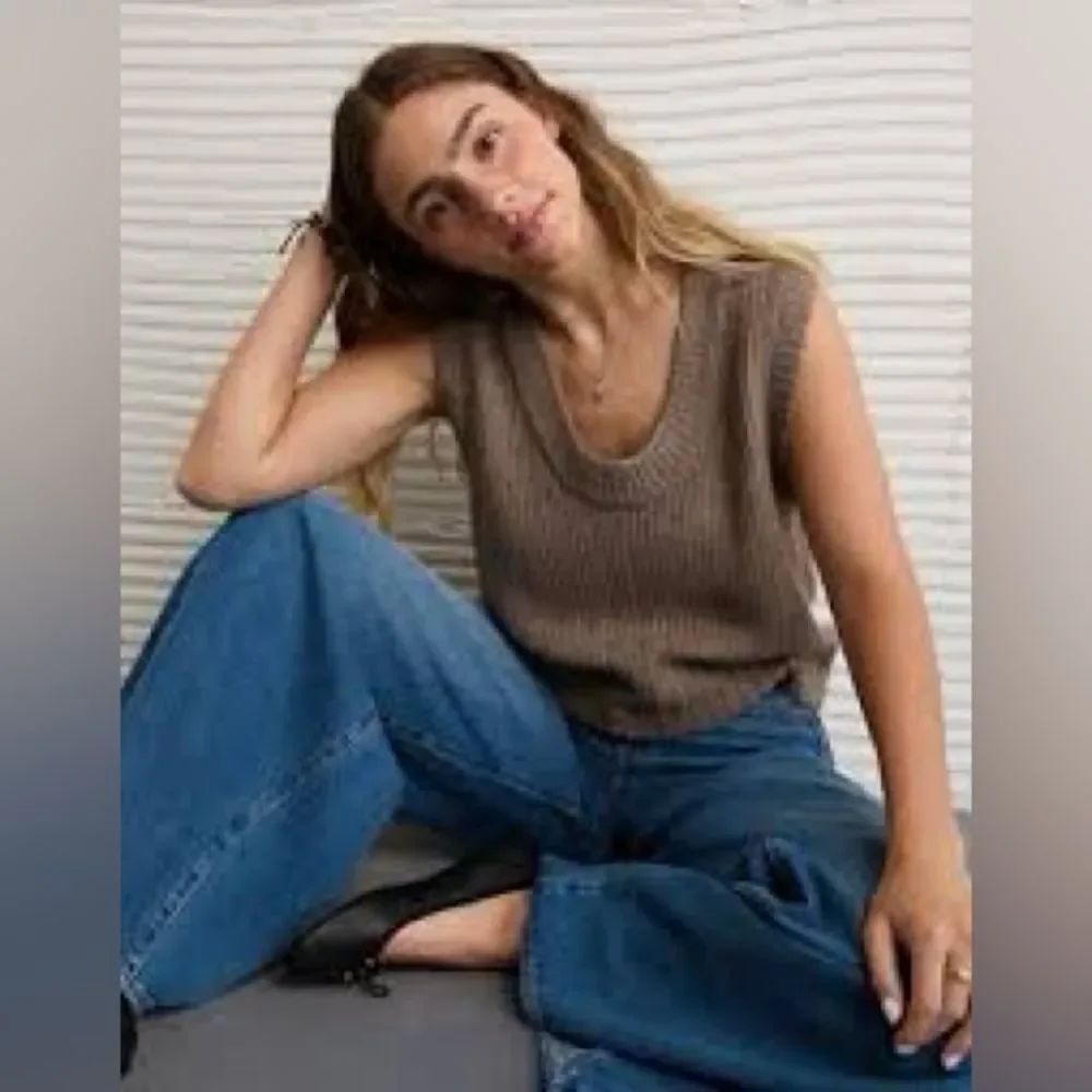 American Eagle Whoa So Soft Scoop Neck Vest